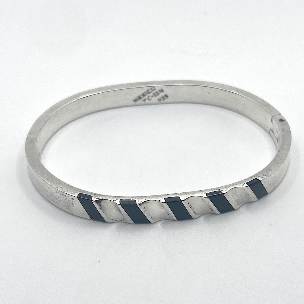 𝅺vtg Taxco Onyx Sterling Silver Oval Shape Hinged Bangle Inlay 7” Inside